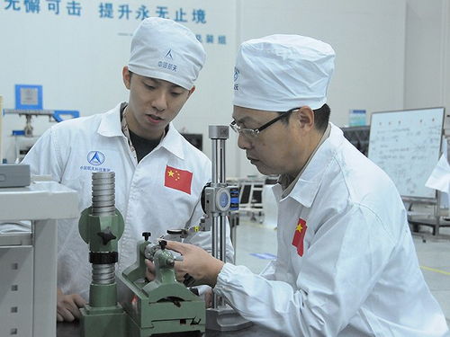 王曙群 為航天器“擰螺絲”的工匠，締造“太空之吻”的百年初心奮斗者